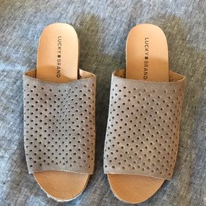Lucky brand  tan wedges
